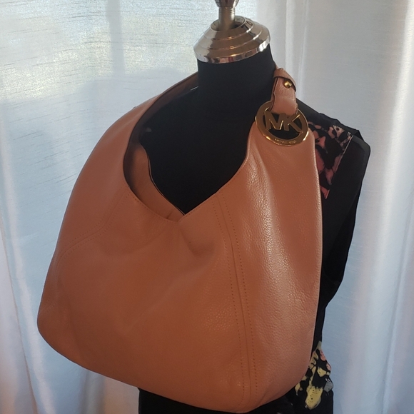 Michael Kors Handbags - Mk soft pink purse,